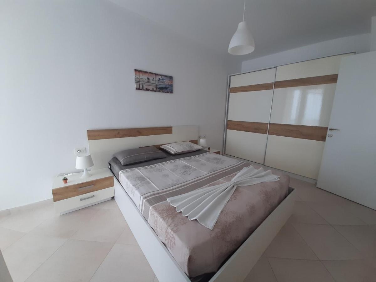 Kela Apartments Sarandë Exteriör bild