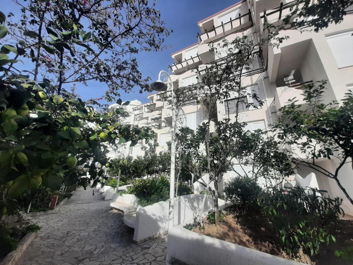 Kela Apartments Sarandë Exteriör bild
